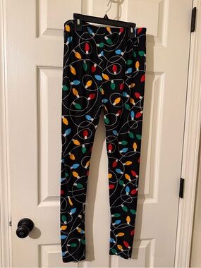 Black Holiday Light Print Leggings - Festive Stretch